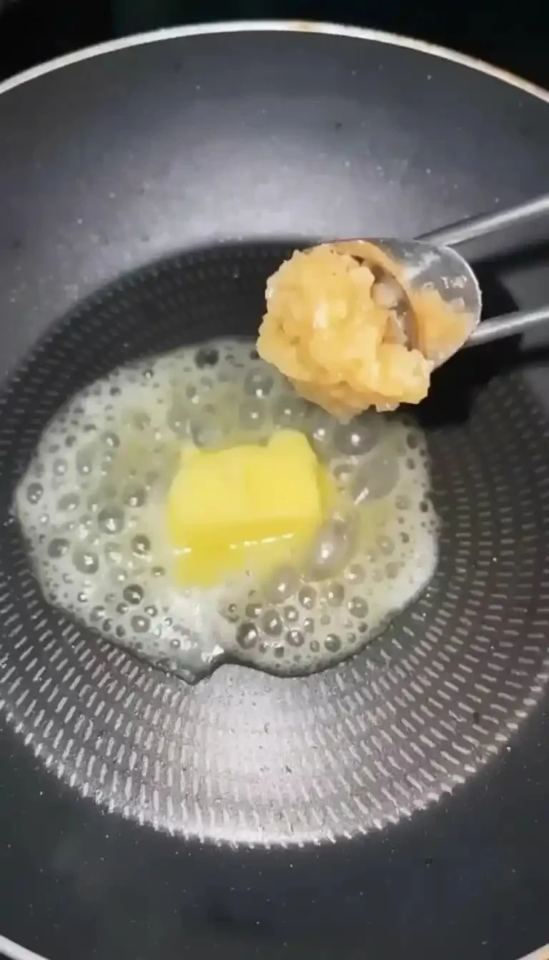 Ramen noodles topped with everything bagel seasoning for a flavorful twist.